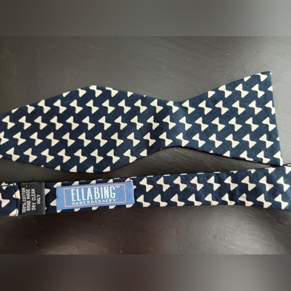 Black and White  Bow Tie - Picture 3 of 5